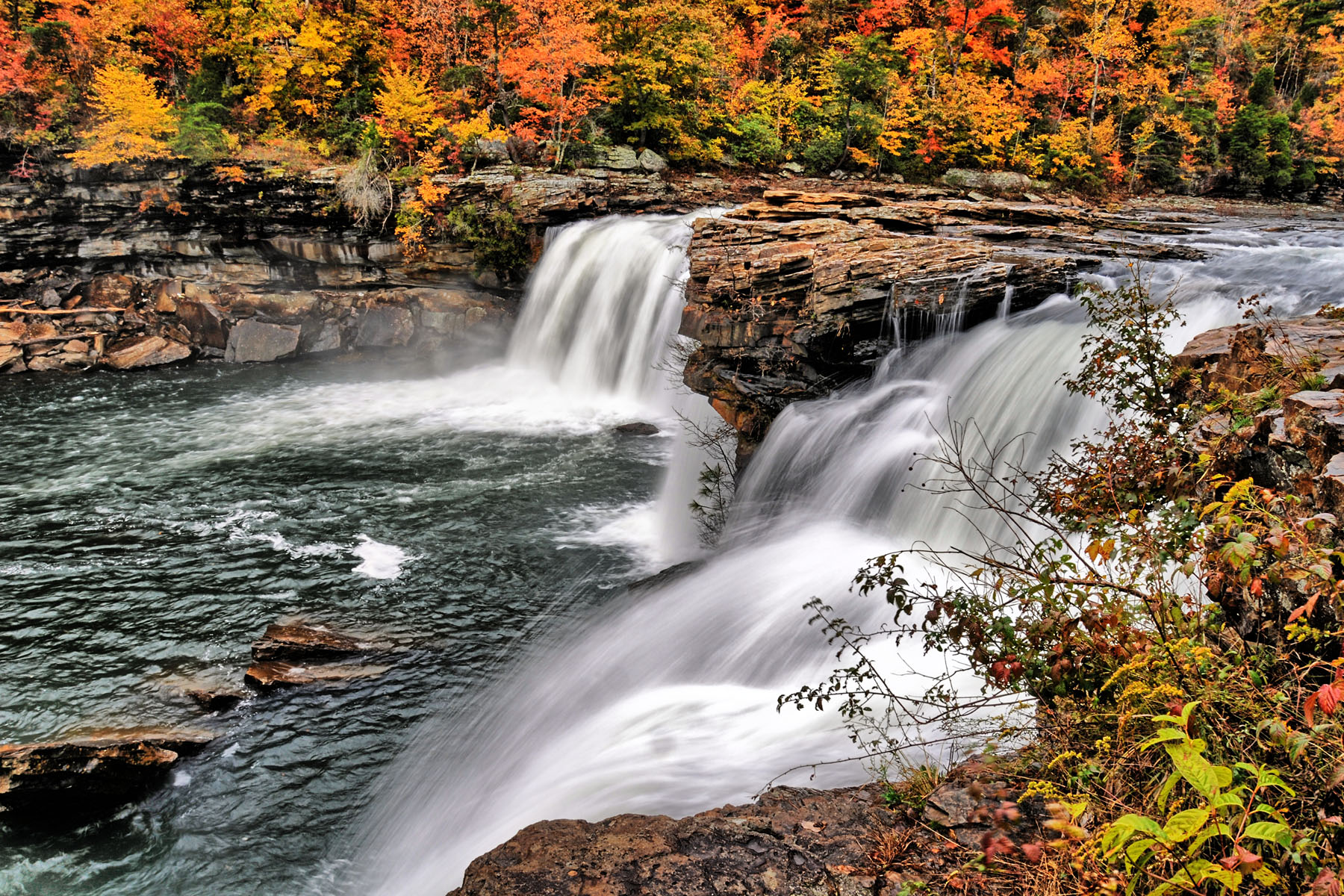 Lookin’ At Leaves: A Guide to a Fall Scenic Drive at Little River Canyon