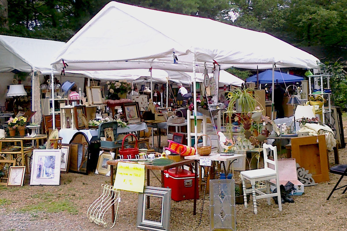 The World's Longest Yard Sale is held in August on Highway 127 in NE Alabama and the Lookout Mountain Parkway!