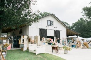 Vintage Pickin' Barn Sale